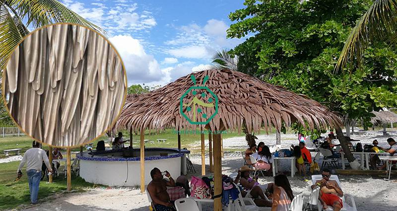 Application de faux toit de chaume en feuille de palmier pour divers parcs commerciaux, jardins, restaurants paysagers tiki, parasols de plage