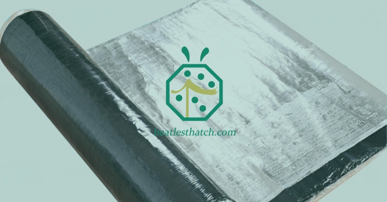 Membrane imperméable comme sous-toit pour les matériaux de toit en chaume synthétique artificiel