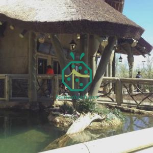 Toit de chaume synthétique imitant le roseau pour pergolas de jardin résidentielles