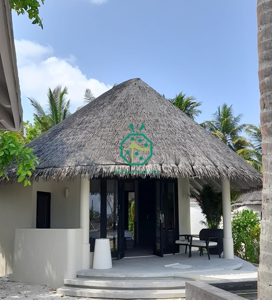 Villa de plage avec toit de chaume synthétique Cadjan, Maldives Resort