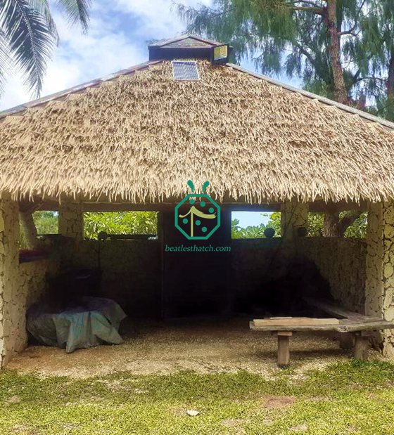 
     Projet de toiture en chaume artificielle du parc safari en bord de mer de Vanuatu
    