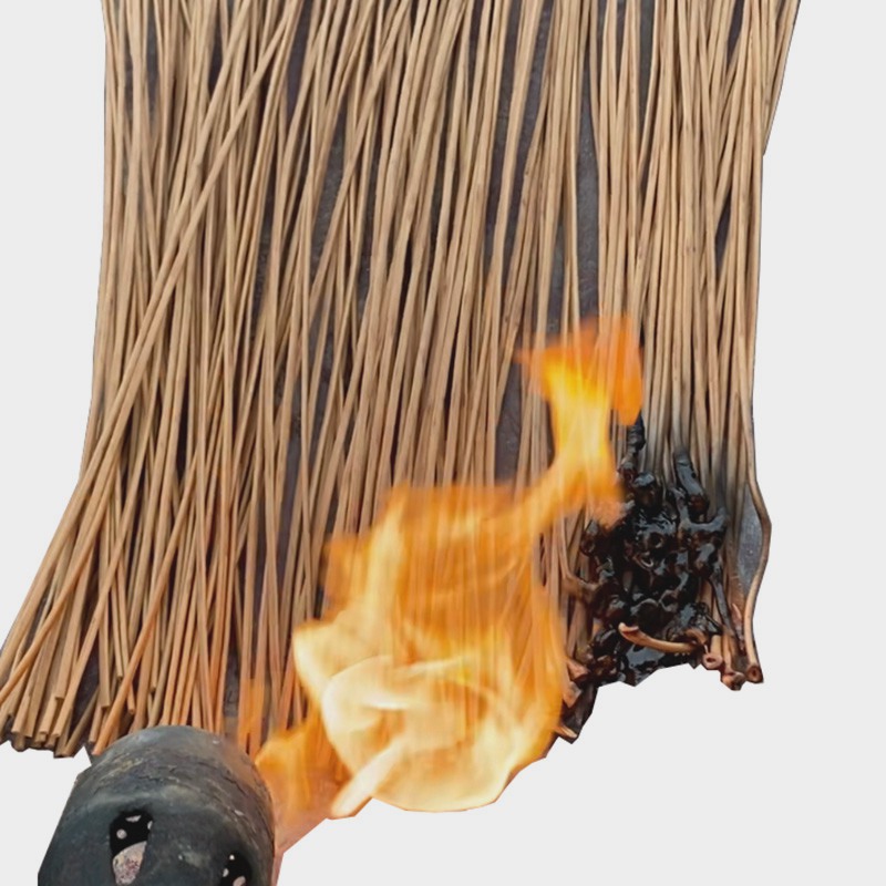 Essai de résistance au feu pour toiture en chaume de roseau artificiel d'un fabricant chinois