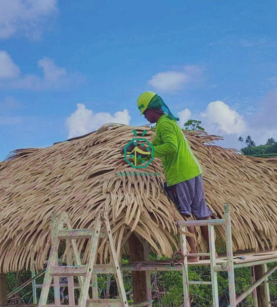 Matériaux de toit de chaume en feuille de palmier en plastique utilisés pour les projets d'hôtels aux Fidji
        