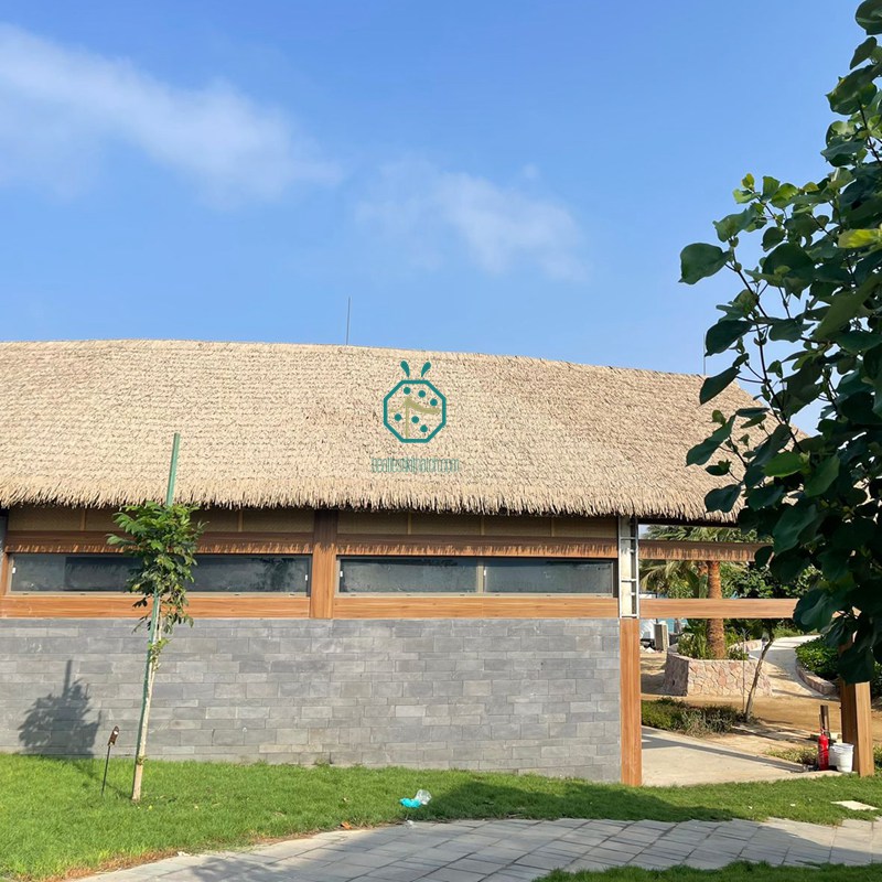 Présentation d'un projet de chaume artificiel et de nattes de bambou pour les pavillons de Park Villa en Arabie saoudite