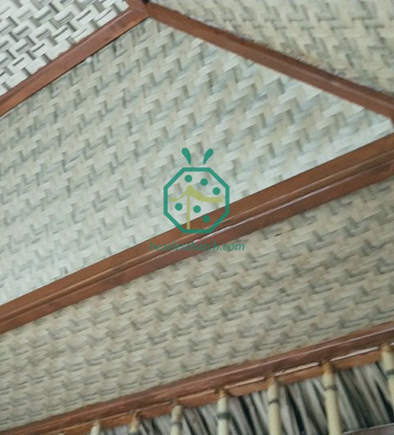 tapis d'herbe tissé synthétique pour la doublure de plafond de maison en bois en Chine